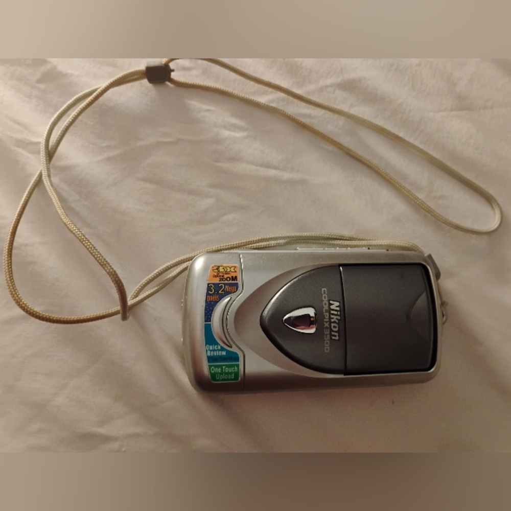 Nikon coolpix 3500 camera 3.2 Mega Pixels